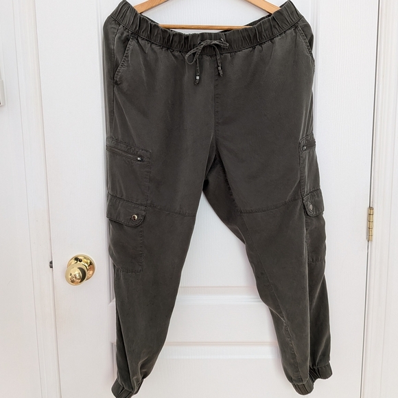 Banana Republic TENCEL Cargo Jogger Pants – Size LP Petite – Olive Green #128 - Picture 4 of 8